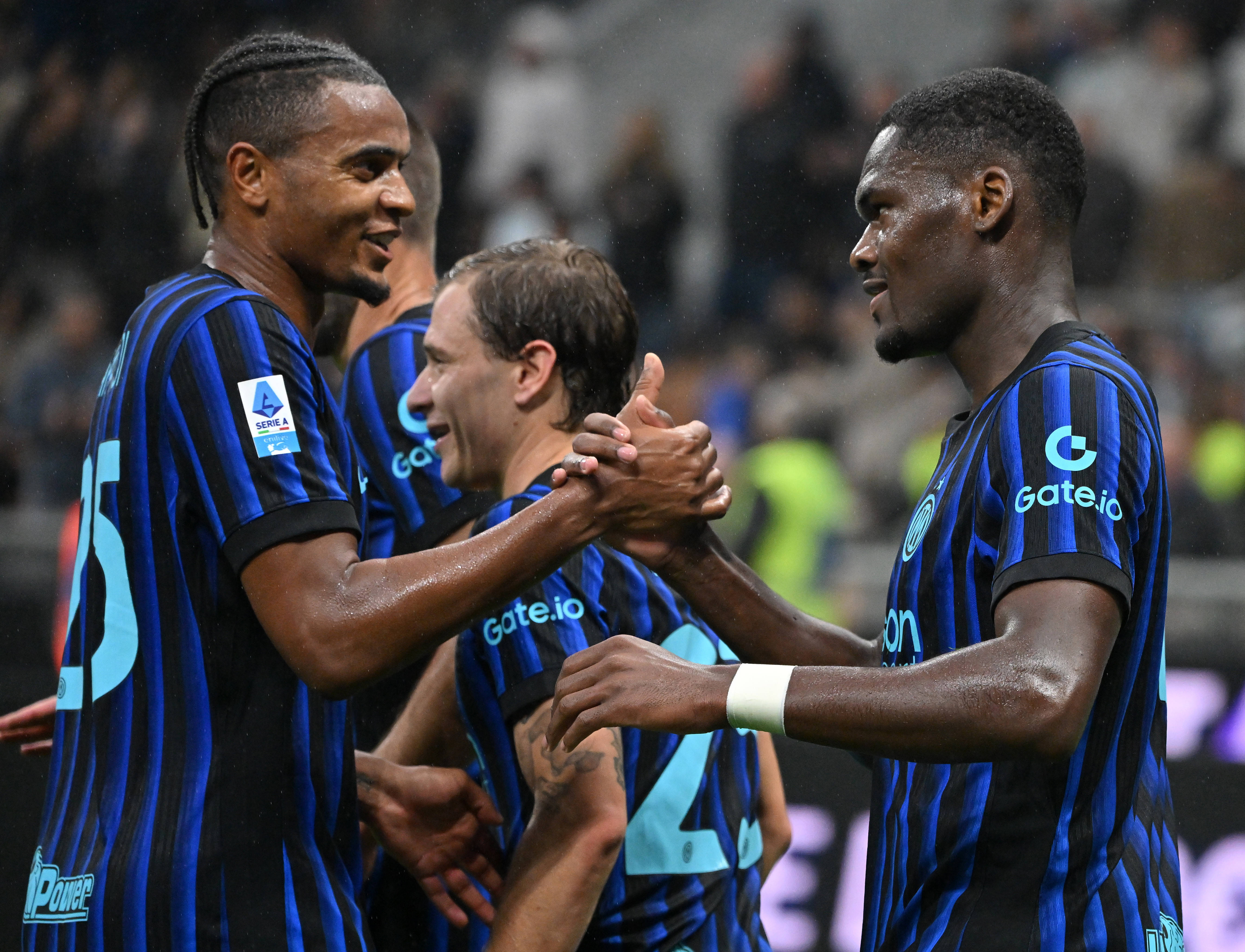 爱游戏-包含法国杯倒计时，AC米兰转会期防线松动，细节引发关注，话题不断，身体对抗强度拉满的词条